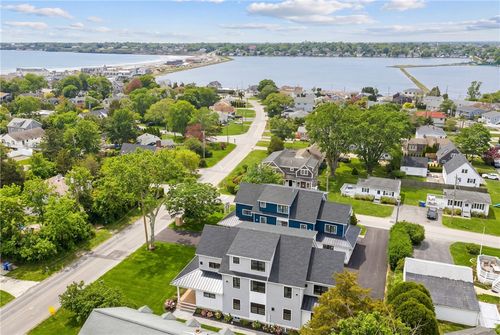 118 Newport Ave, Middletown, RI, 02842-5843 | Card Image