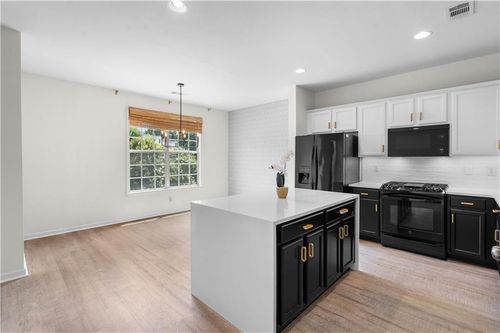 3635 Chattahoochee Summit Dr Se, Atlanta, GA, 30339-3289 | Card Image