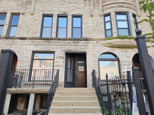 4420 S Berkeley Ave, Chicago, IL, 60653-3610 | Card Image