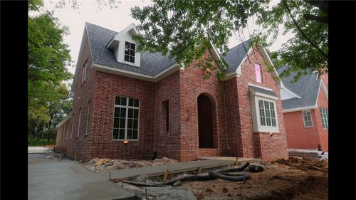 932 N Highland Ave, Fayetteville, AR, 72701-2015 | Card Image