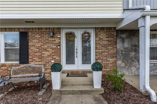 3631 Kenwood Dr, Green, OH, 44685-8826 | Card Image