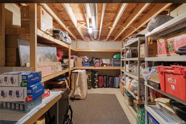 There is still tons of storage space | Image 20