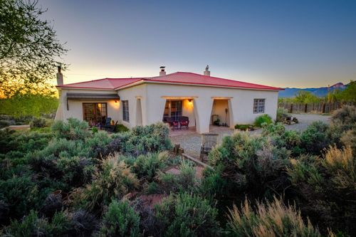302 Saavedra, Taos, NM, 87571-7176 | Card Image