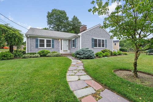 68 Gloucester Rd, Westwood, MA, 02090-2641 | Card Image