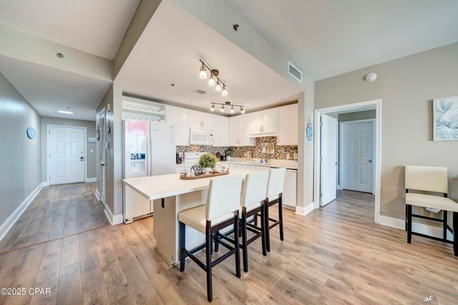 1211 - 9860 S Thomas Dr, Condo with 3 bedrooms, 2 bathrooms and null parking in Panama City Beach FL | Image 4