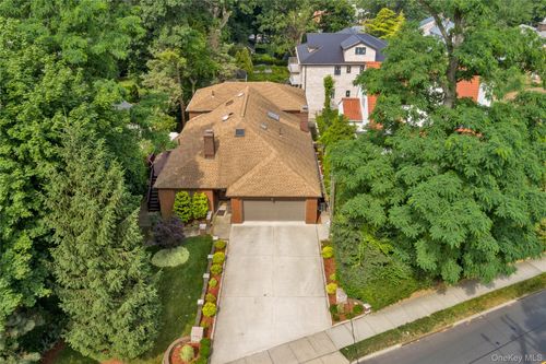 51-10 Douglaston Pkwy, Douglaston, NY, 11362-1525 | Card Image