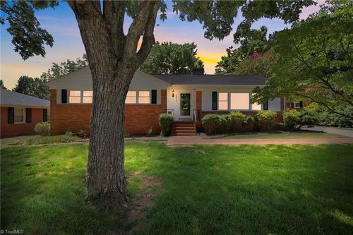 2911 Cornwallis Drive W, Greensboro, NC, 27408 | Card Image