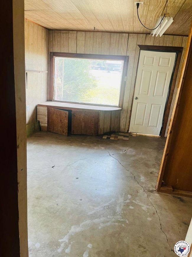 302 W Runnels St, House other with 3 bedrooms, 2 bathrooms and null parking in New Boston TX | Image 8