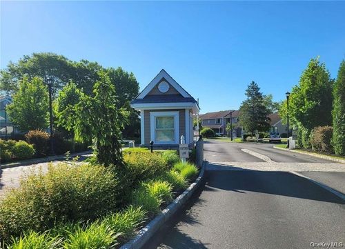 91 Hidden Ponds, Smithtown, NY, 11787 | Card Image