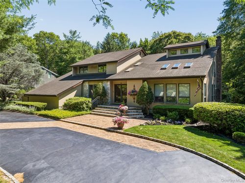 8 Deanna Court, Huntington, NY, 11746 | Card Image