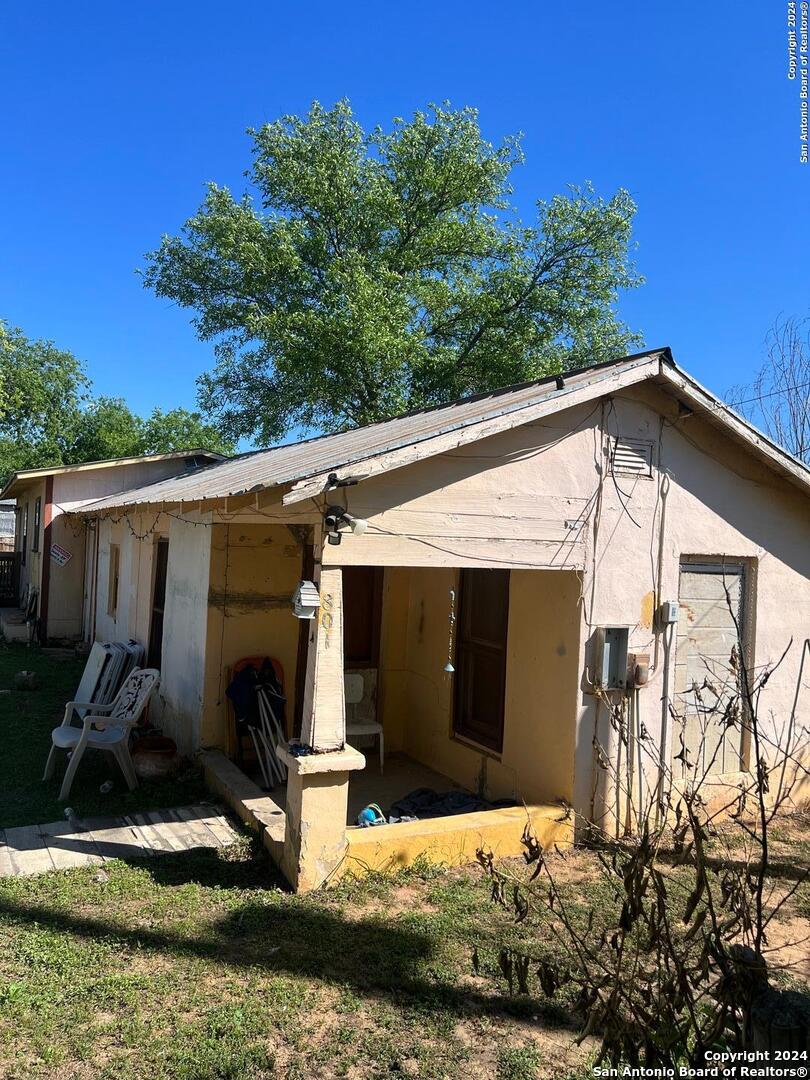 4th St, Carrizo Springs, TX 78834