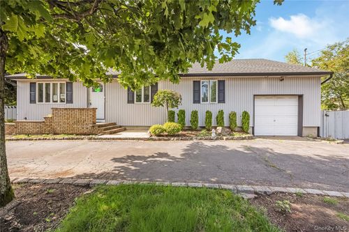 371 Grand Boulevard, Babylon, NY, 11729 | Card Image