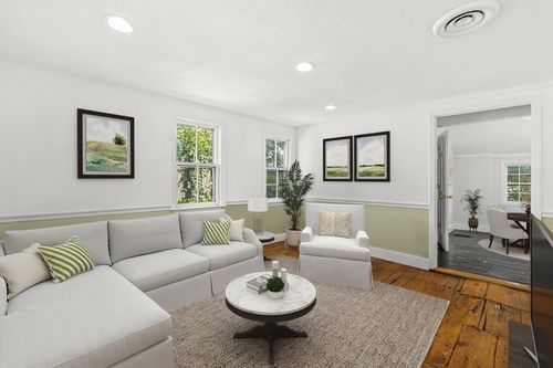 992 Chestnut St, Newton, MA, 02464-1102 | Card Image