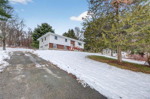 93 Old Mill Rd, Wallkill, NY, 12589-2842 | Card Image