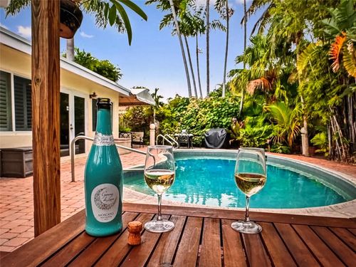 2101 Ne 25th St, Wilton Manors, FL, 33305-1529 | Card Image