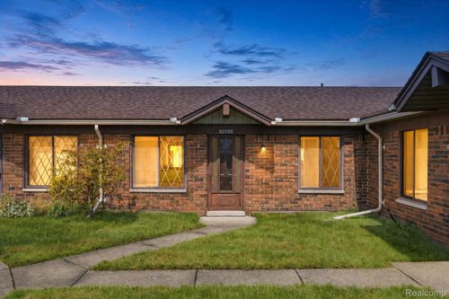 32730 Valley Dr, Warren, MI, 48093-6170 | Card Image