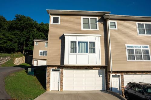 201 Pasture Ln, Morgantown, WV, 26505-8406 | Card Image