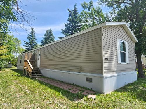 2008 6th Ave W, Williston, ND, 58801-3443 | Card Image
