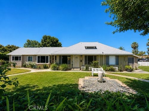 3592 Myers St, Riverside, CA, 92503-4265 | Card Image