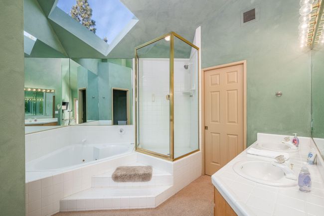 64-web-or-mls-1-16-25 19717 Mt Bachelor | Image 28