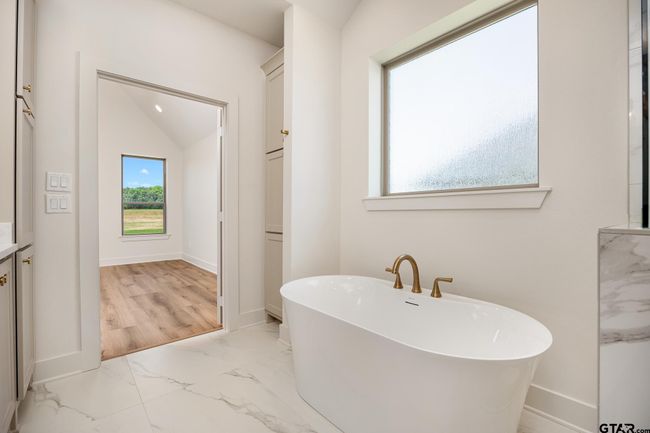 11428 Zoe Cir, House other with 4 bedrooms, 3 bathrooms and null parking in Flint TX | Image 21