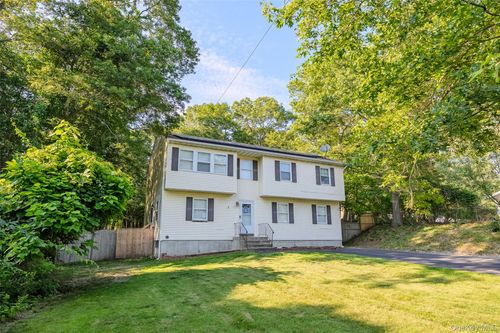 11 Seymour Ln, Medford, NY, 11763-1060 | Card Image