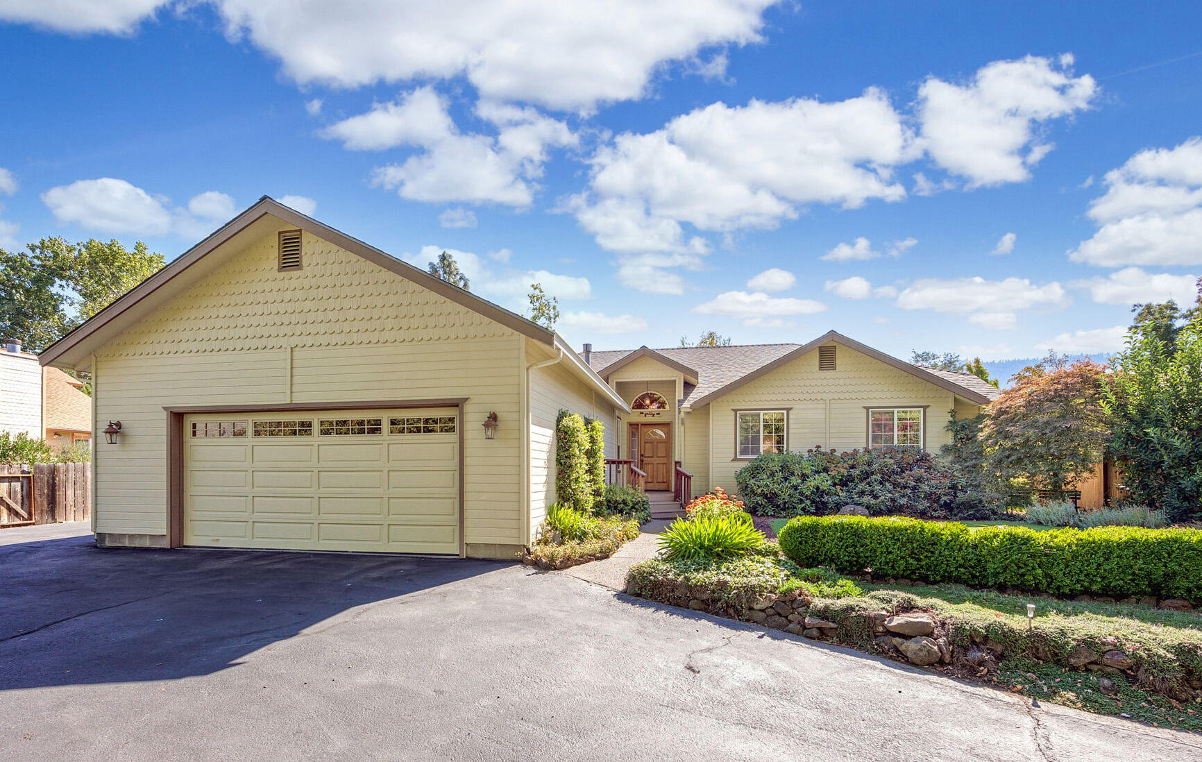 Capella Cir, Ashland, OR 97520