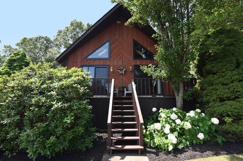 127 Susie St, Somerset, MA, 02726-3357 | Card Image