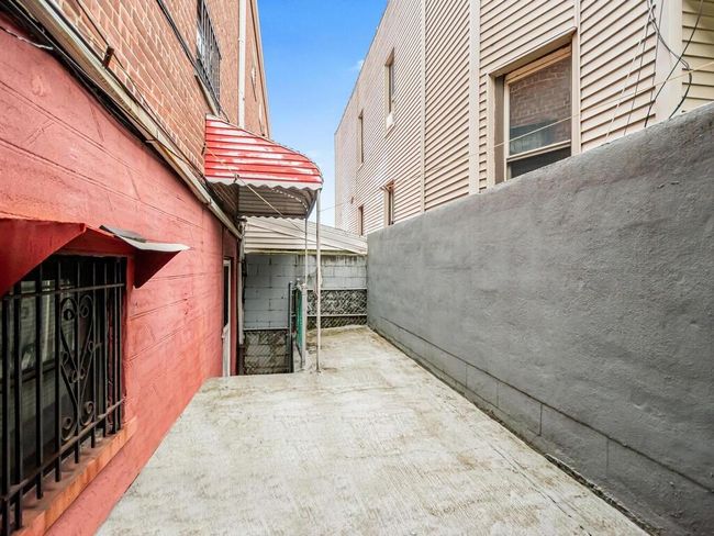 1009 Havemeyer Ave, Home with 6 bedrooms, 3 bathrooms and 3 parking in Bronx NY | Image 27