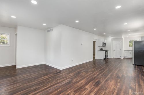 14895 Mapleridge St, Detroit, MI, 48205-3022 | Card Image