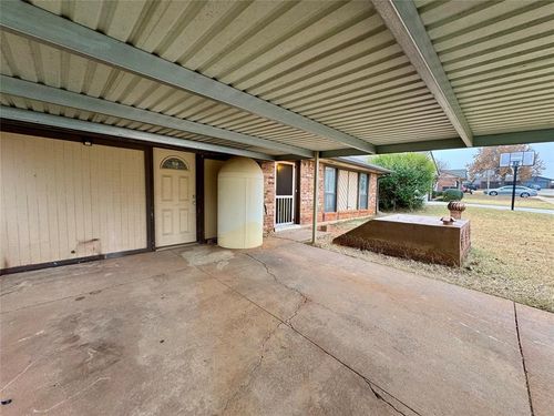 1008 Aspen Ct, Moore, OK, 73160-8304 | Card Image