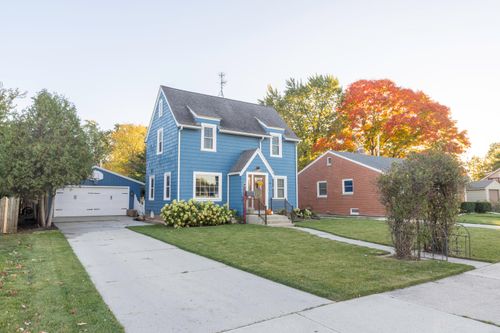 915 North Ave, Sheboygan, WI, 53083-4826 | Card Image