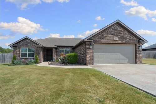 840 Washburn Dr, Pea Ridge, AR, 72751-2922 | Card Image