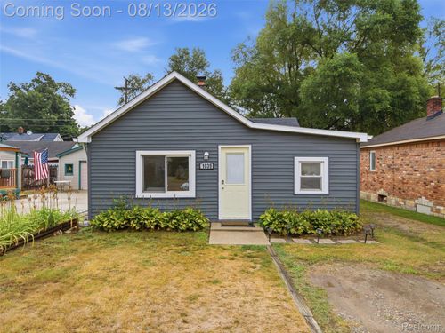 1039 Ennest Blvd, White Lake, MI, 48386-4229 | Card Image