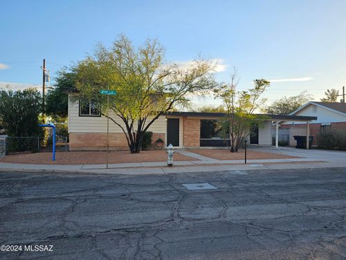 7932 E 2nd St, Tucson, AZ, 85710-1622 | Card Image