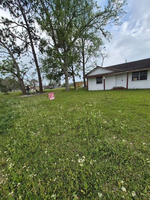 6735 Highway 36, Jones Creek, TX, 77541-8438 | Card Image