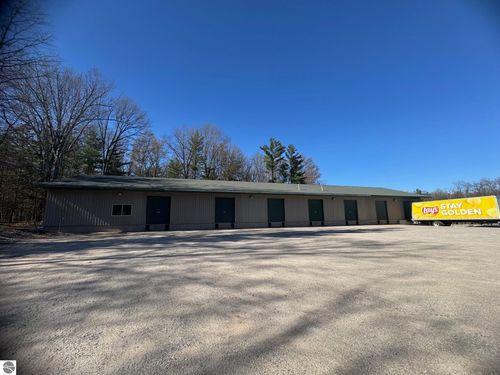 618 W West Branch Rd, Prudenville, MI, 48651-9568 | Card Image
