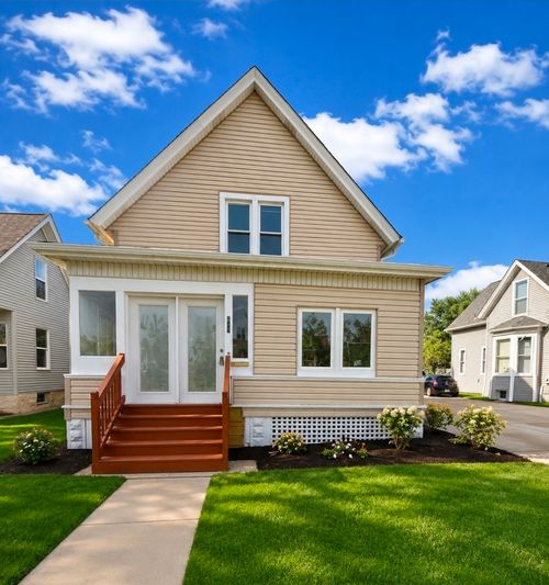 217 Prairie St, Aurora, IL, 60506-5501 | Card Image