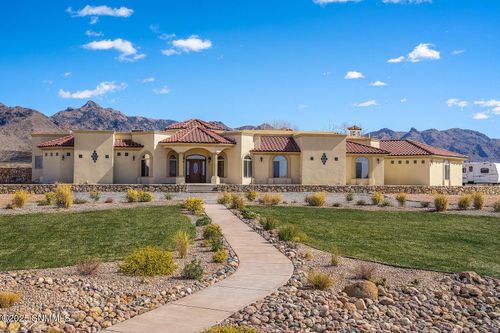 8200 Dripping Springs Rd, Las Cruces, NM, 88011-5064 | Card Image