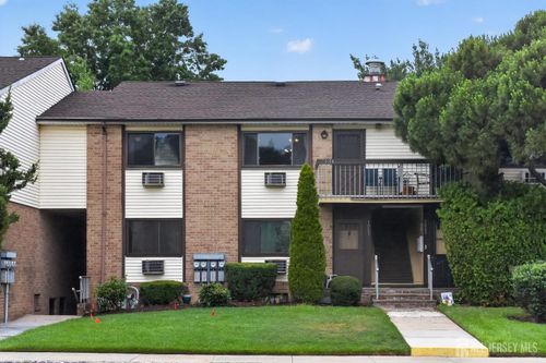 1008 Cricket Ln, Woodbridge, NJ, 07095-1580 | Card Image