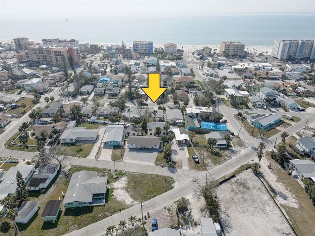 13313 2 Nd St E, House other with 2 bedrooms, 1 bathrooms and null parking in Madeira Beach FL | Image 37