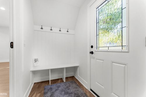 1374 Anita Ave, Grosse Pointe Woods, MI, 48236-1419 | Card Image