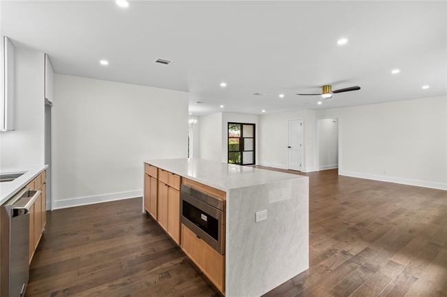 2823 Stetson Ln, House other with 3 bedrooms, 2 bathrooms and 2 parking in Houston TX | Image 9