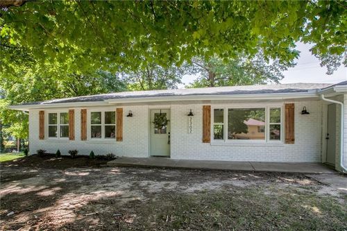 2302 Girard Ave, Leavenworth, KS, 66048-4383 | Card Image