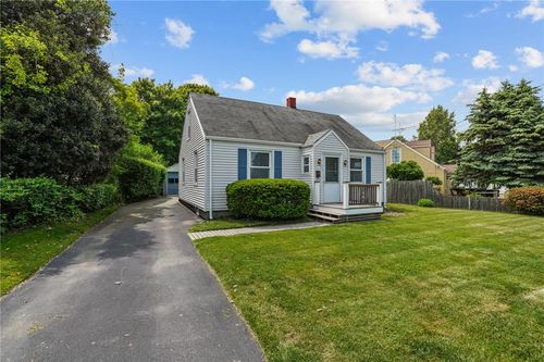 16 King Rd, Middletown, RI, 02842-4855 | Card Image