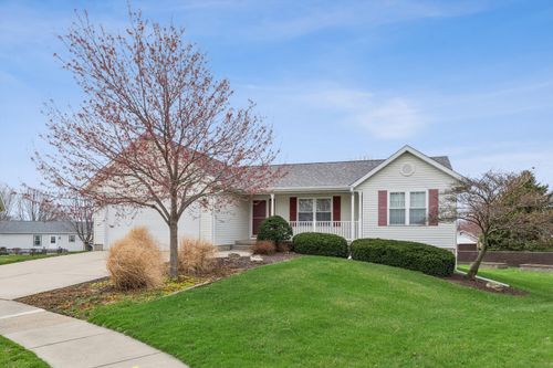 421 Lee Ct, De Witt, IA, 52742-1717 | Card Image