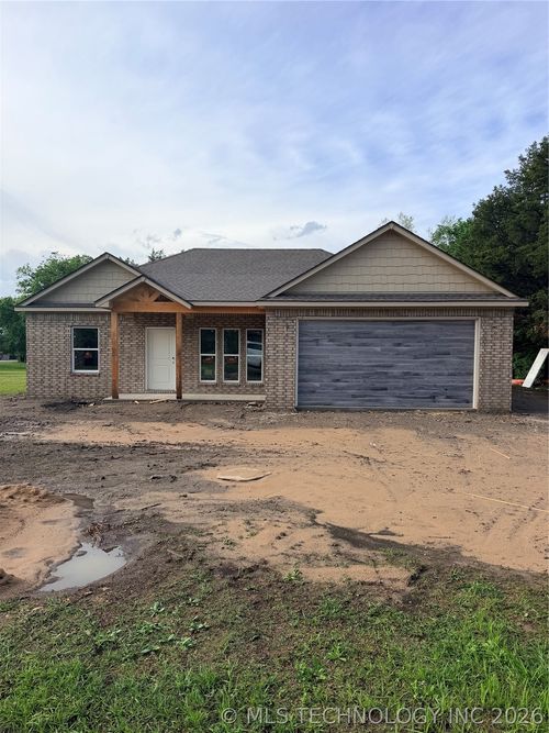 806 Ne 7th St, Wagoner, OK, 74467-2932 | Card Image