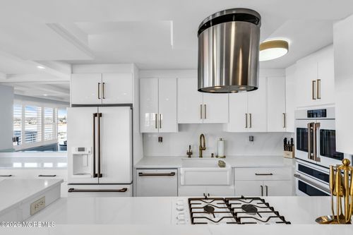 1n-28 Riverside Ave, Red Bank, NJ, 07701-1067 | Card Image