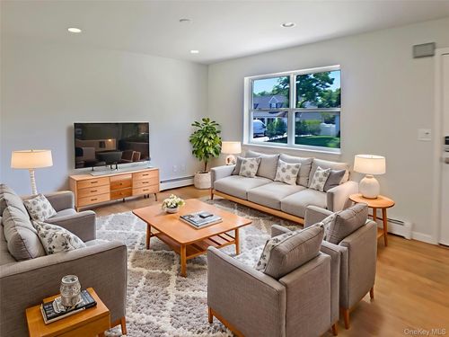 79 Meadow Ct, Manorville, NY, 11949-2918 | Card Image