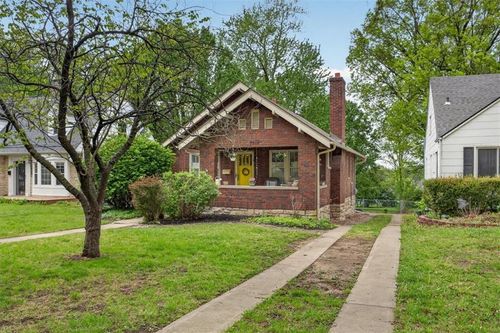 7918 Ward Parkway Plz, Kansas City, MO, 64114-2142 | Card Image
